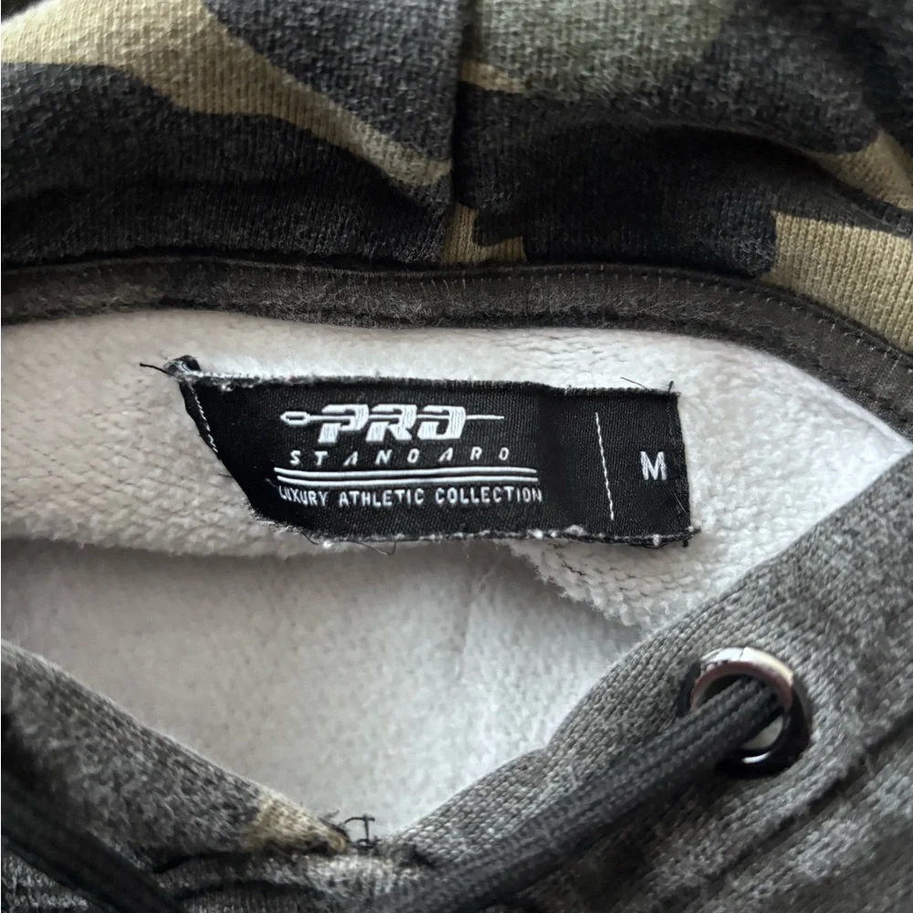 Men’s Chicago Bulls Pro Standard Camo Hoodie - Picture 7 of 7